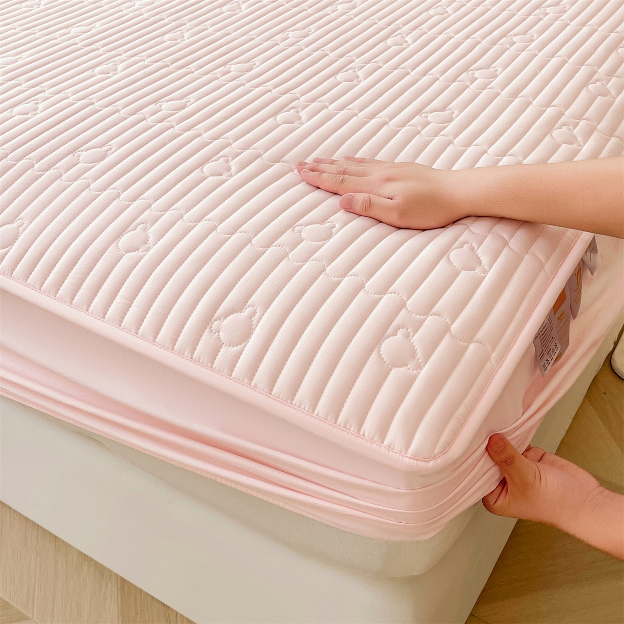 91家纺网 家纺一手货源 找家纺 （总）雯豆家纺 2025新款洛川A类防水夹棉床笠三件套水洗棉磨毛床单保护套