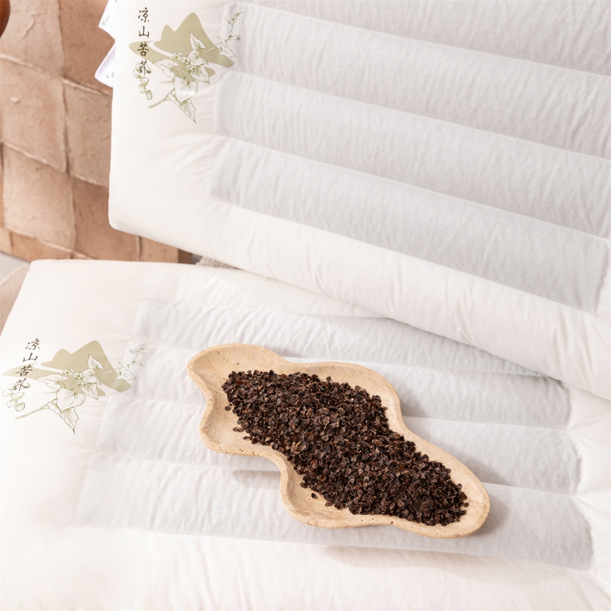 91家纺网 家纺一手货源 找家纺 （总）爱尚家枕芯 2025新款纯棉凉山苦荞护颈枕枕头枕芯