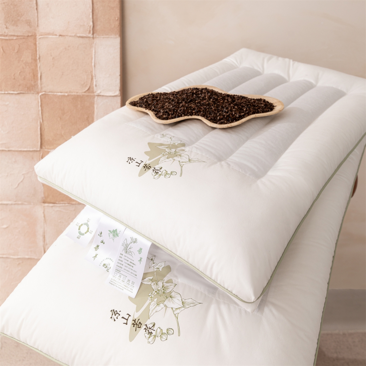 91家纺网 家纺一手货源 找家纺 爱尚家枕芯 2025新款纯棉凉山苦荞护颈枕枕头枕芯 凉山苦荞护颈枕 48x74cm/只