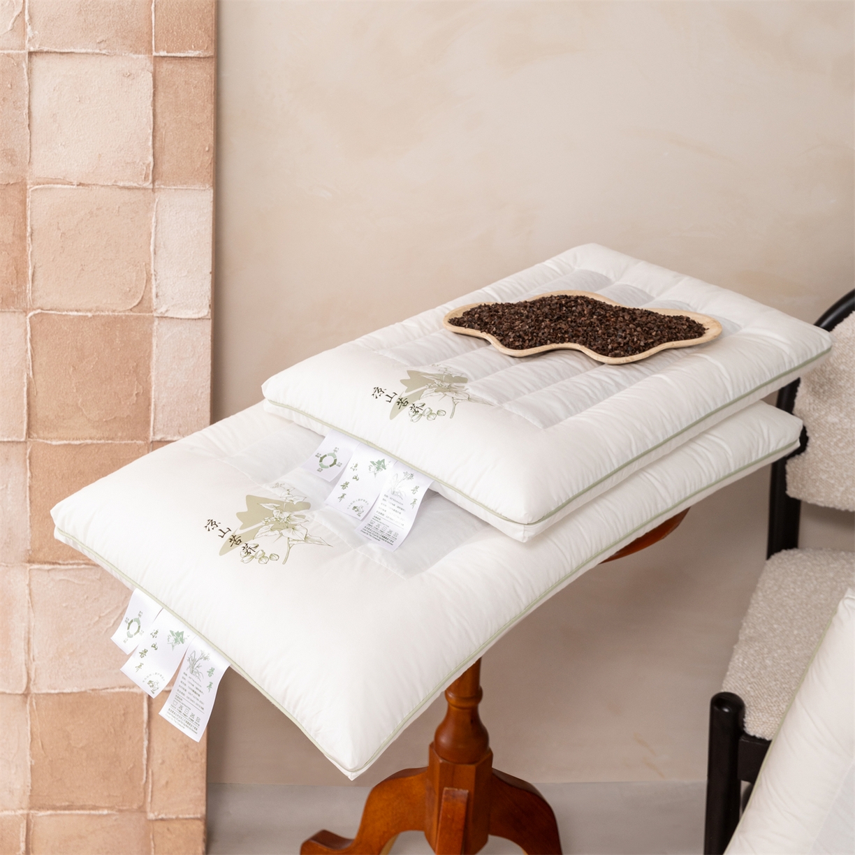 91家纺网 家纺一手货源 找家纺 爱尚家枕芯 2025新款纯棉凉山苦荞护颈枕枕头枕芯 凉山苦荞护颈枕 48x74cm/只