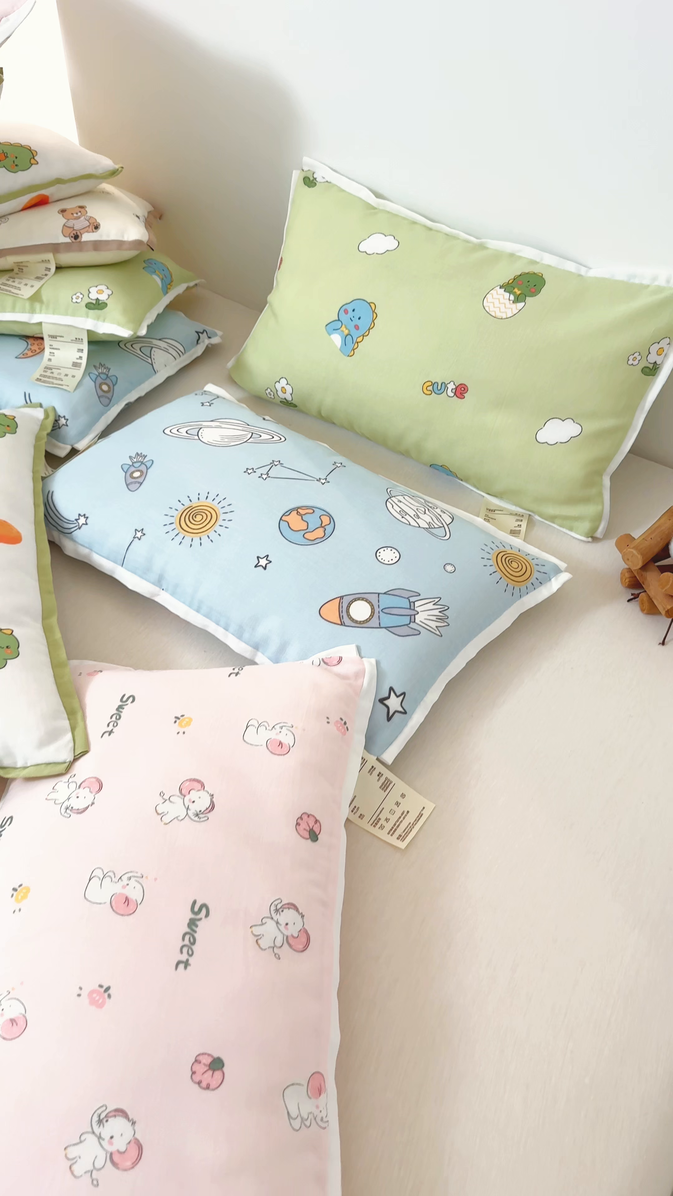 91家纺网 家纺一手货源 找家纺 晚儿 2025新款亲肤舒适全棉纯棉儿童棉花枕枕头枕芯 白色恐龙 30x50cm/对