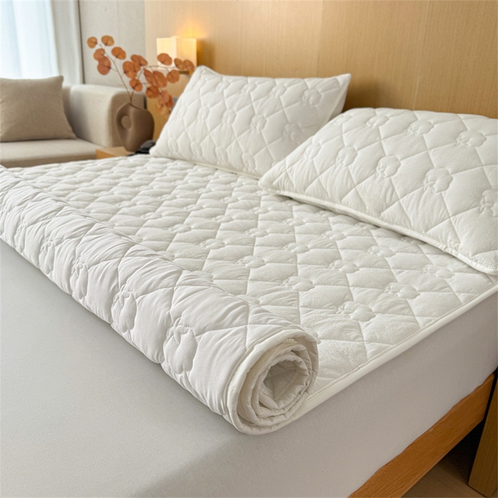 91家纺网 家纺一手货源 找家纺 西域种棉人·千百笠 2025新款A类抗菌里外全棉纯棉100%新疆棉花填充床护垫床褥子单人双人学生垫 夏洛软垫-白