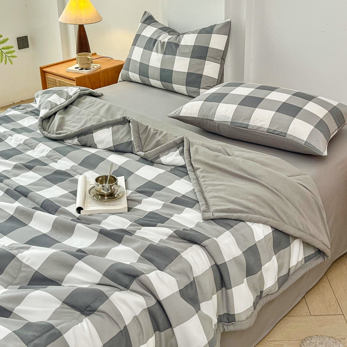 91家纺网 家纺一手货源 找家纺 小叮当家纺仓储工厂店 2025新款色织水洗棉夏被无印风百分百新疆棉花夏被四件套夏凉被四件套 灰中格（配B版床单230-250）