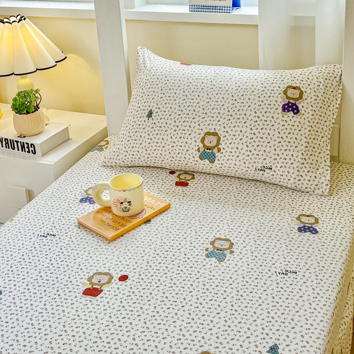 91家纺网 家纺一手货源 找家纺 优米家纺 2025新款A类云感双层纱学生宿舍三件套上下铺三件套 萌趣小狮