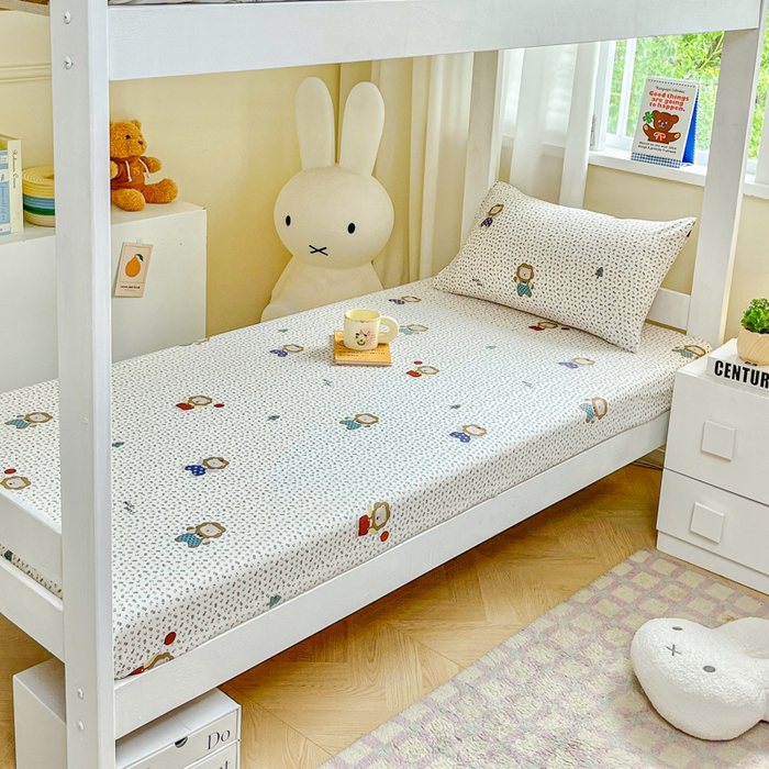 91家纺网 家纺一手货源 找家纺 优米家纺 2025新款A类云感双层纱学生宿舍三件套上下铺三件套 萌趣小狮