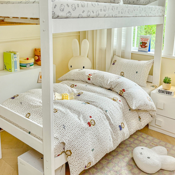 91家纺网 家纺一手货源 找家纺 优米家纺 2025新款A类云感双层纱学生宿舍三件套上下铺三件套 萌趣小狮