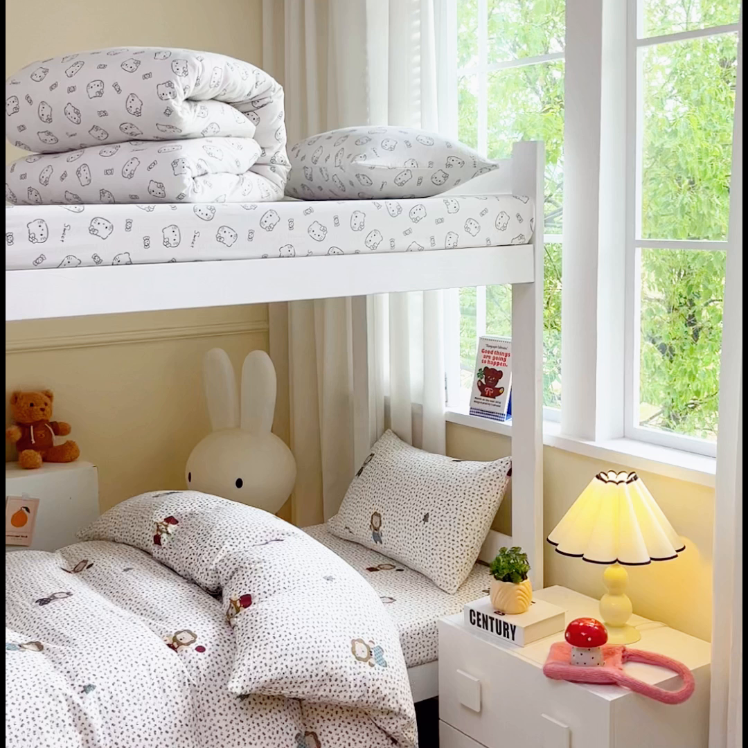 91家纺网 家纺一手货源 找家纺 优米家纺 2025新款A类云感双层纱学生宿舍三件套上下铺三件套 萌趣小狮