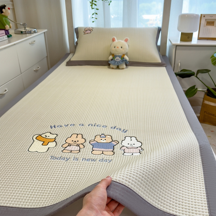 91家纺网 家纺一手货源 找家纺 眠多宝 2025新款凉豆豆学生宿舍用床席床笠可水洗凉席 床席床笠--床席款（绣花款） 米兜米兜-白