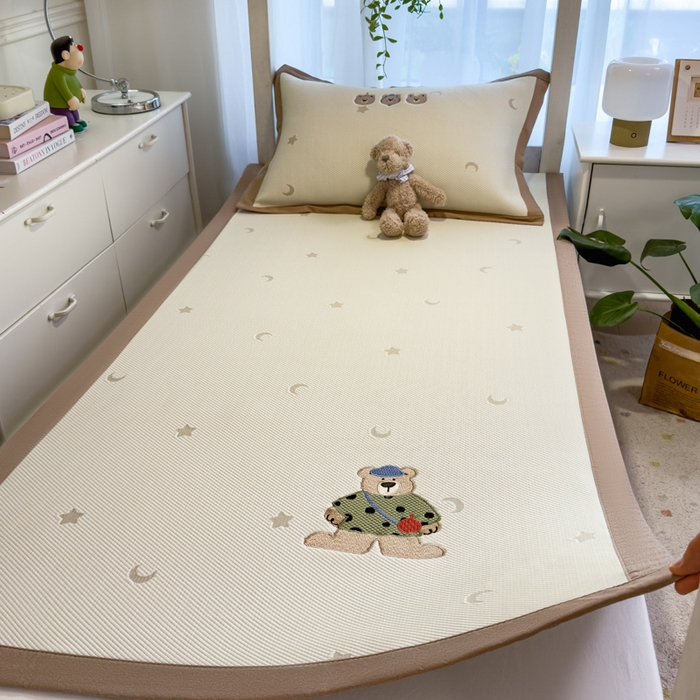 91家纺网 家纺一手货源 找家纺 眠多宝 2025新款凉豆豆学生宿舍用床席床笠可水洗凉席 床席床笠--床席款（绣花款） 呆酱熊