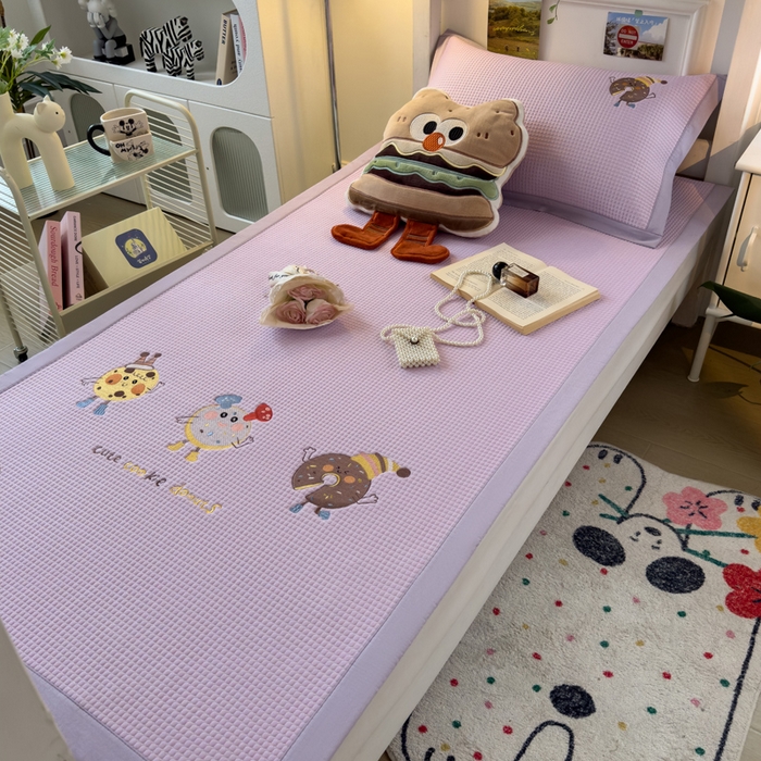 91家纺网 家纺一手货源 找家纺 眠多宝 2025新款凉豆豆学生宿舍用床席床笠可水洗凉席 床席床笠--床席款（绣花款） 乐享狂嗨-紫