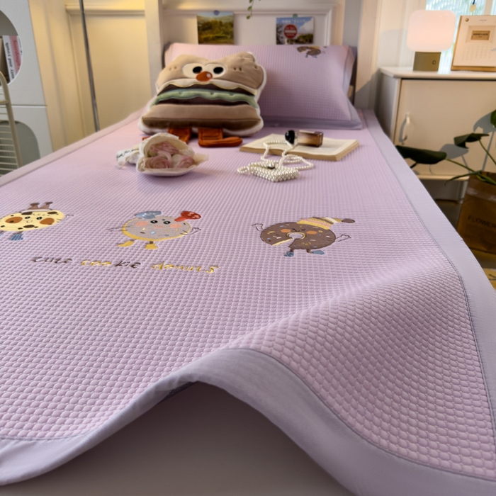 91家纺网 家纺一手货源 找家纺 眠多宝 2025新款凉豆豆学生宿舍用床席床笠可水洗凉席 床席床笠--床席款（绣花款） 乐享狂嗨-紫