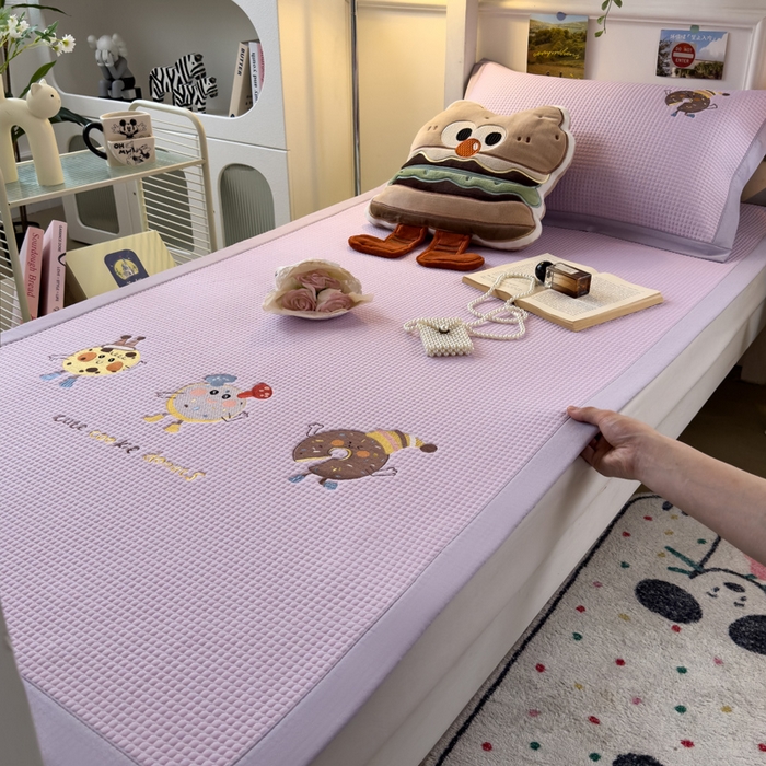 91家纺网 家纺一手货源 找家纺 眠多宝 2025新款凉豆豆学生宿舍用床席床笠可水洗凉席 床席床笠--床席款（绣花款） 乐享狂嗨-紫