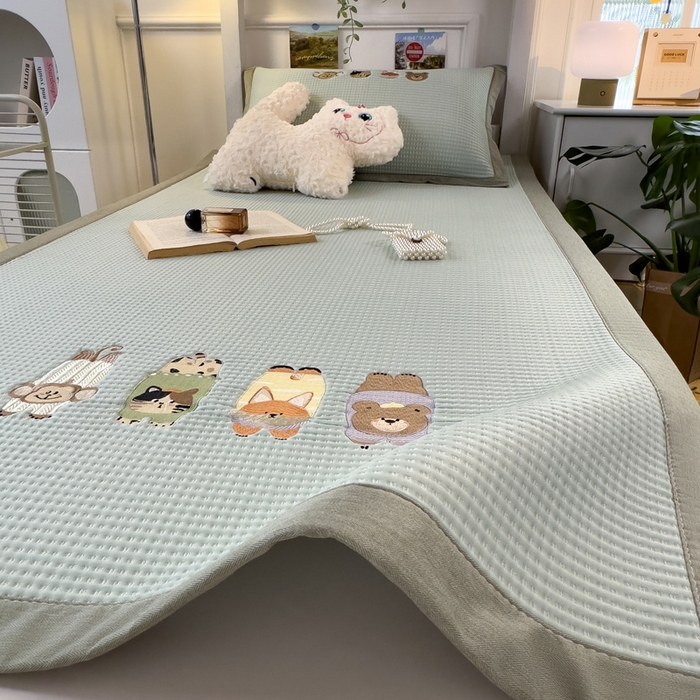 91家纺网 家纺一手货源 找家纺 眠多宝 2025新款凉豆豆学生宿舍用床席床笠可水洗凉席 床席床笠--床席款（绣花款） 萌宠总动员