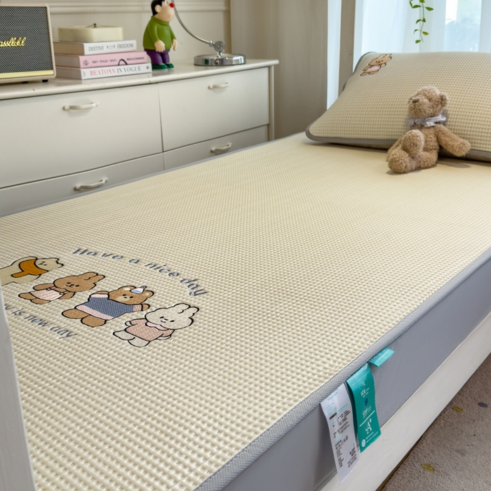 91家纺网 家纺一手货源 找家纺 眠多宝 2025新款凉豆豆学生宿舍用床席床笠可水洗凉席 床席床笠--床席款（绣花款） 米兜米兜-白