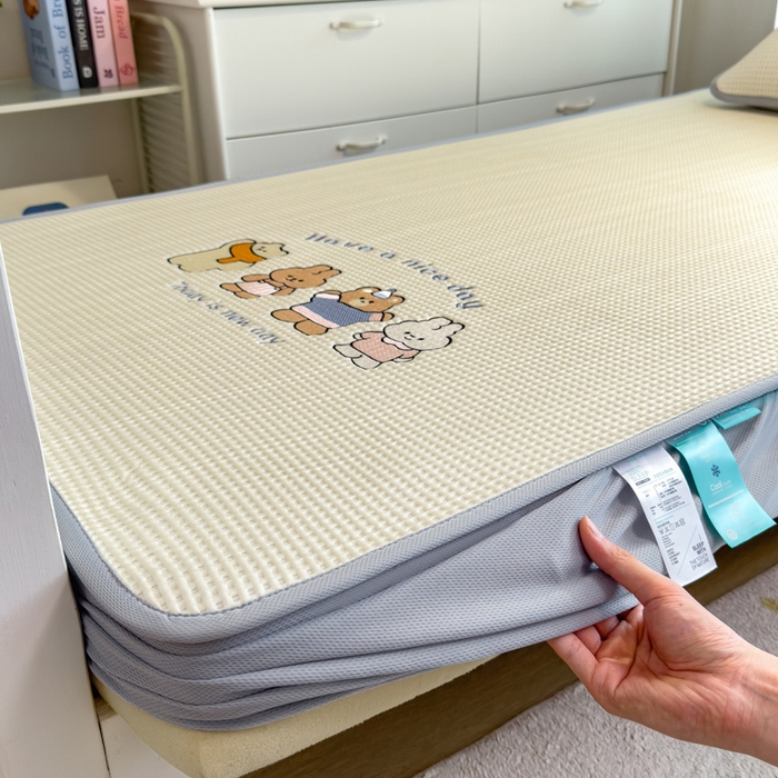 91家纺网 家纺一手货源 找家纺 眠多宝 2025新款凉豆豆学生宿舍用床席床笠可水洗凉席 床席床笠--床席款（绣花款） 米兜米兜-白