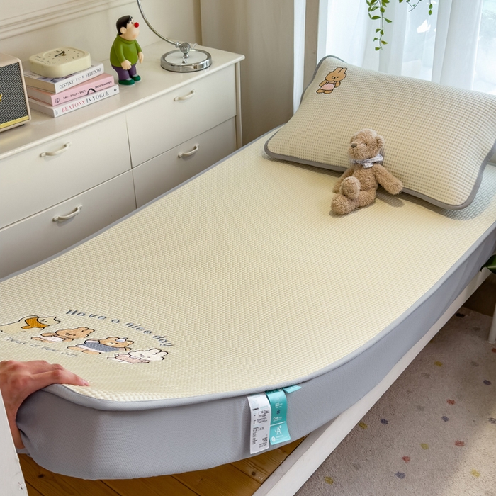 91家纺网 家纺一手货源 找家纺 眠多宝 2025新款凉豆豆学生宿舍用床席床笠可水洗凉席 床席床笠--床席款（绣花款） 米兜米兜-白