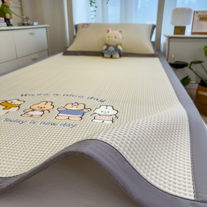 91家纺网 家纺一手货源 找家纺 眠多宝 2025新款凉豆豆学生宿舍用床席床笠可水洗凉席 床席床笠--床席款（绣花款） 米兜米兜-白