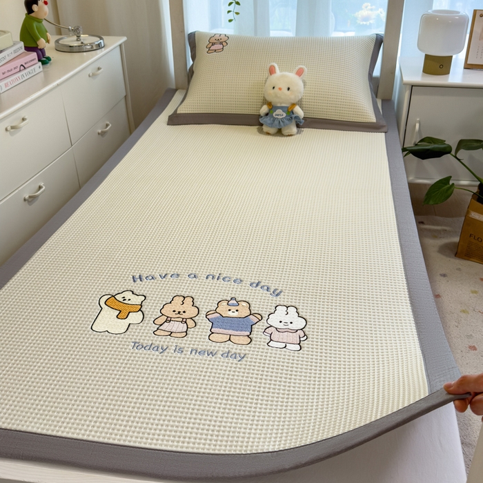 91家纺网 家纺一手货源 找家纺 眠多宝 2025新款凉豆豆学生宿舍用床席床笠可水洗凉席 床席床笠--床席款（绣花款） 米兜米兜-白