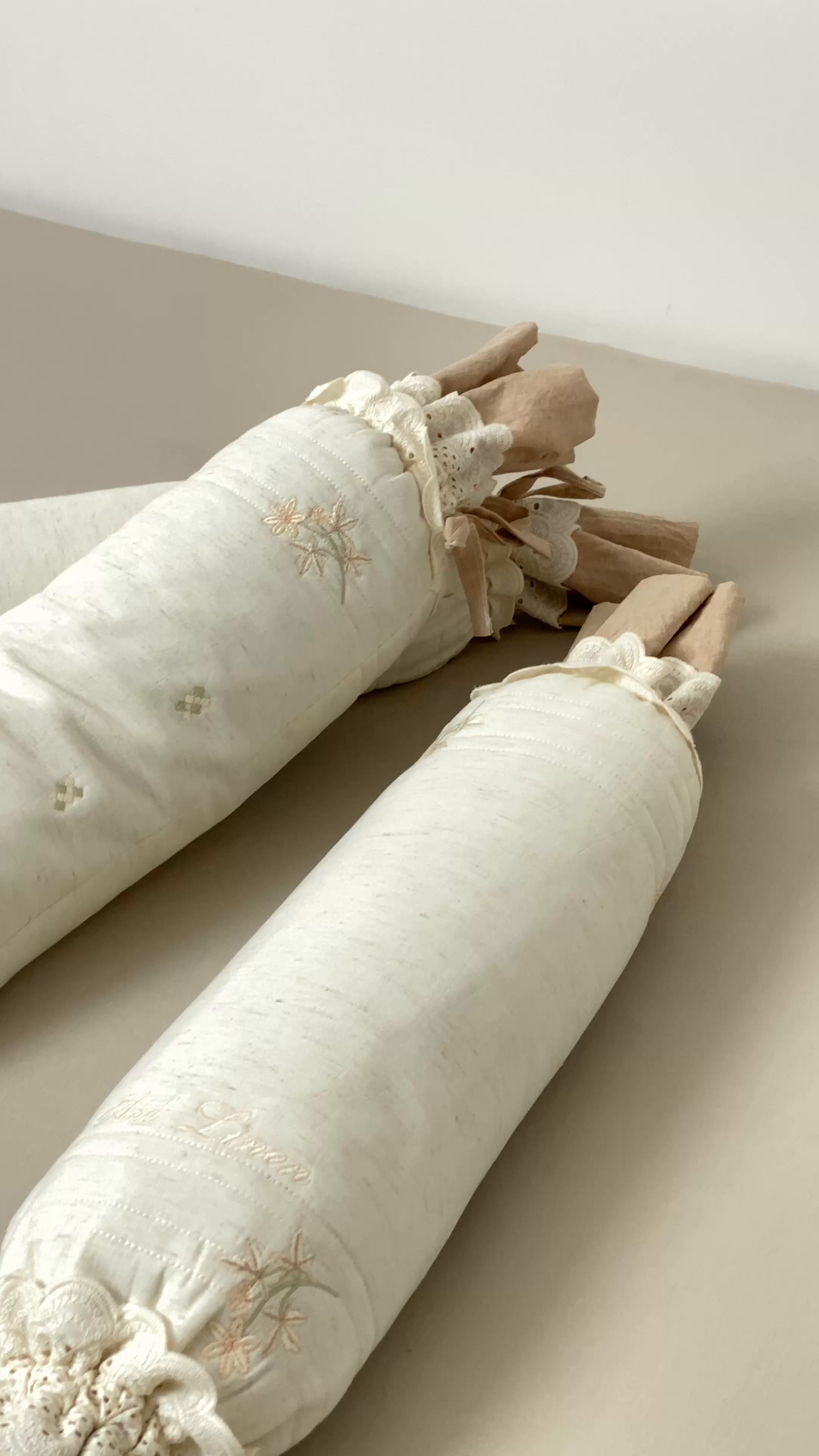 91家纺网 家纺一手货源 找家纺 （总）微枕芯 2025新款棉麻圆柱草本糖果枕 