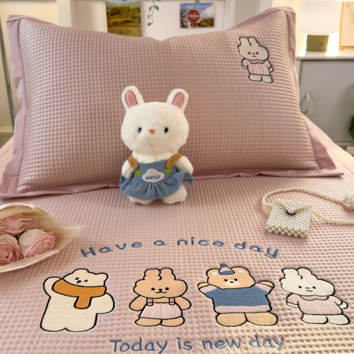 91家纺网 家纺一手货源 找家纺 眠多宝 2025新款凉豆豆学生宿舍用床席床笠可水洗凉席 床席床笠--床席款（绣花款） 米兜米兜-粉