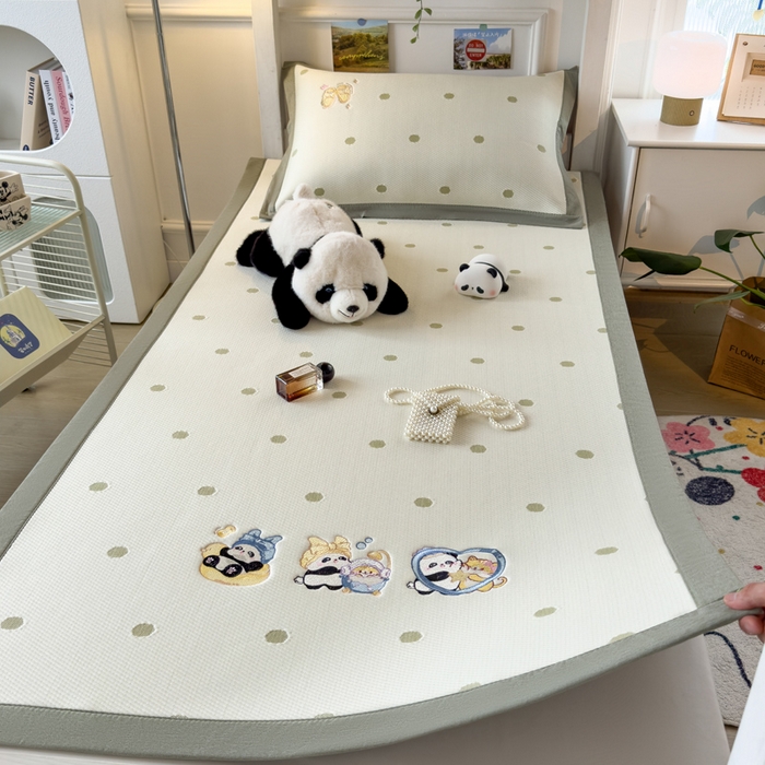 91家纺网 家纺一手货源 找家纺 眠多宝 2025新款凉豆豆学生宿舍用床席床笠可水洗凉席 床席床笠--床席款（绣花款） 泡泡熊猫乐