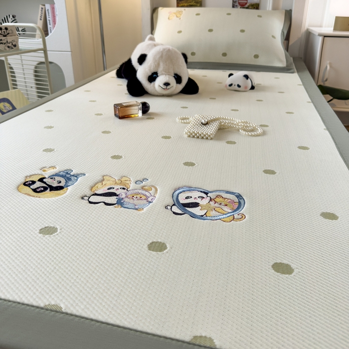 91家纺网 家纺一手货源 找家纺 眠多宝 2025新款凉豆豆学生宿舍用床席床笠可水洗凉席 床席床笠--床席款（绣花款） 泡泡熊猫乐