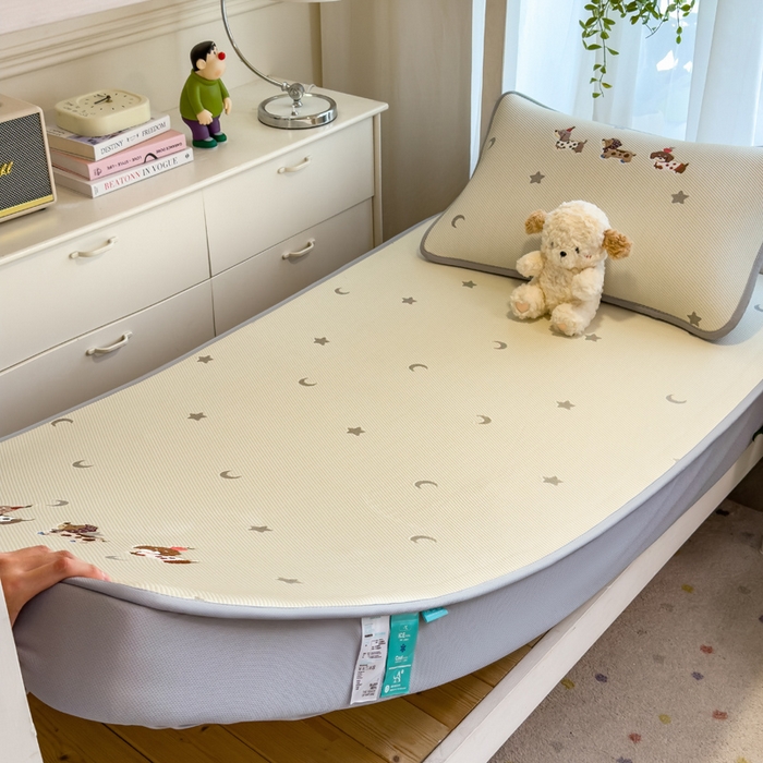 91家纺网 家纺一手货源 找家纺 眠多宝 2025新款凉豆豆学生宿舍用床席床笠可水洗凉席 床席床笠--床席款（绣花款） 淘气腊肠犬