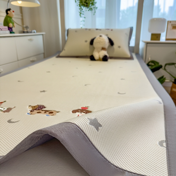 91家纺网 家纺一手货源 找家纺 眠多宝 2025新款凉豆豆学生宿舍用床席床笠可水洗凉席 床席床笠--床席款（绣花款） 淘气腊肠犬