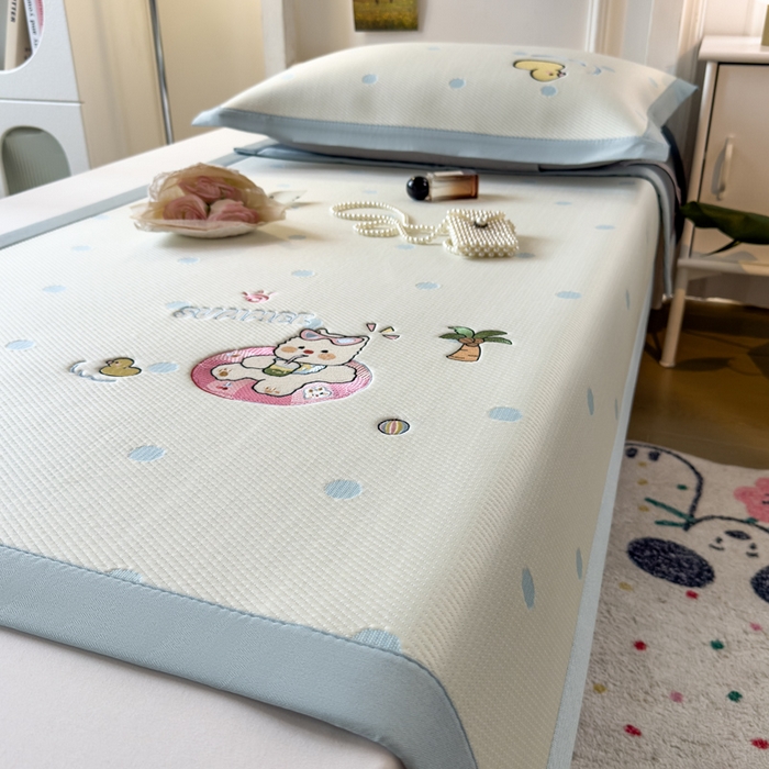 91家纺网 家纺一手货源 找家纺 眠多宝 2025新款凉豆豆学生宿舍用床席床笠可水洗凉席 床席床笠--床席款（绣花款） 夏日派对