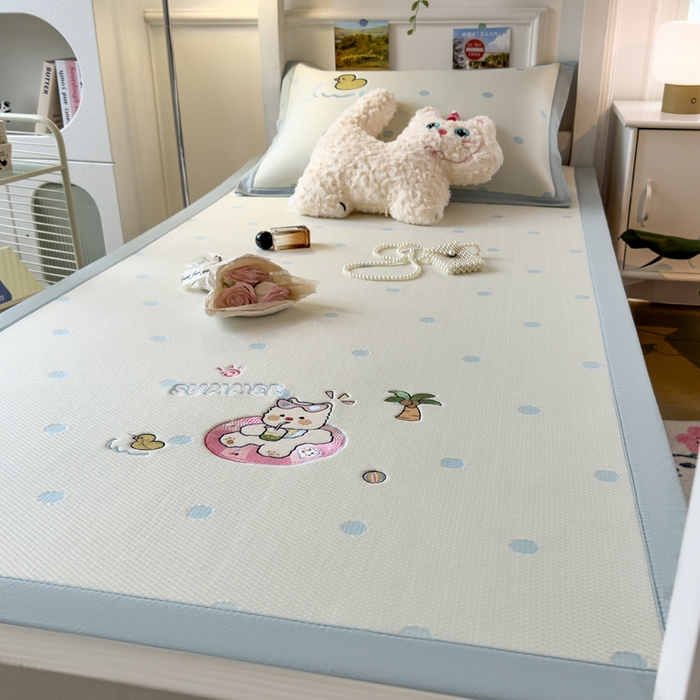 91家纺网 家纺一手货源 找家纺 眠多宝 2025新款凉豆豆学生宿舍用床席床笠可水洗凉席 床席床笠--床席款（绣花款） 夏日派对