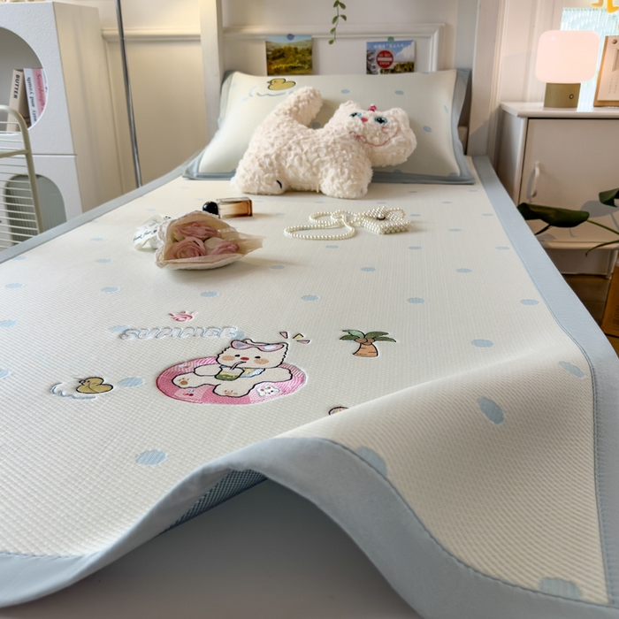 91家纺网 家纺一手货源 找家纺 眠多宝 2025新款凉豆豆学生宿舍用床席床笠可水洗凉席 床席床笠--床席款（绣花款） 夏日派对