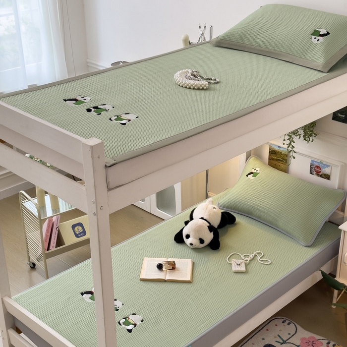 91家纺网 家纺一手货源 找家纺 眠多宝 2025新款凉豆豆学生宿舍用床席床笠可水洗凉席 床席床笠--床席款（绣花款） 熊猫噗噗-果绿