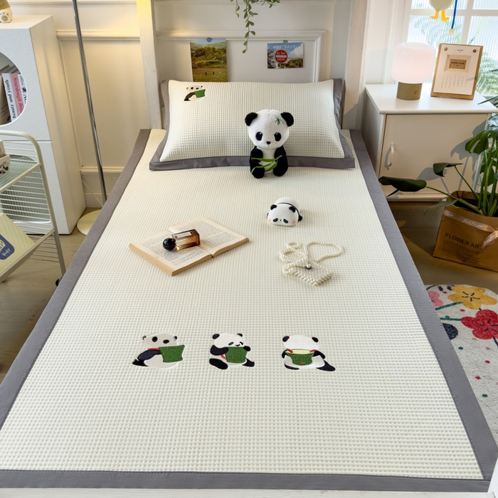 91家纺网 家纺一手货源 找家纺 眠多宝 2025新款凉豆豆学生宿舍用床席床笠可水洗凉席 床席床笠--床席款（绣花款） 熊猫噗噗-奶白