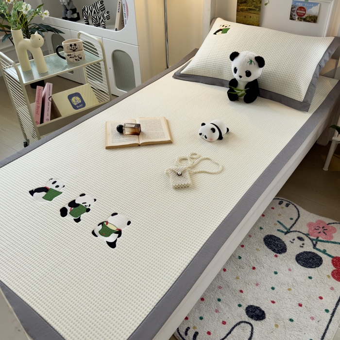 91家纺网 家纺一手货源 找家纺 眠多宝 2025新款凉豆豆学生宿舍用床席床笠可水洗凉席 床席床笠--床席款（绣花款） 熊猫噗噗-奶白