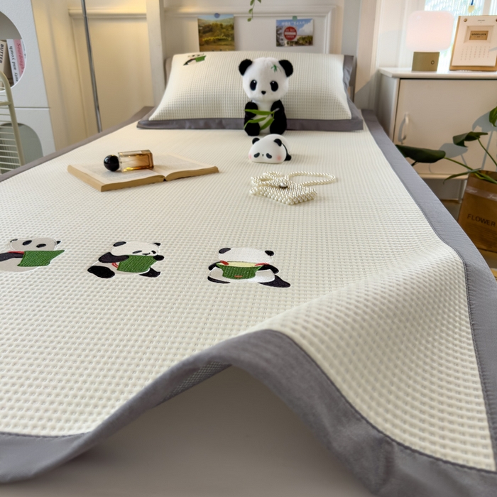 91家纺网 家纺一手货源 找家纺 眠多宝 2025新款凉豆豆学生宿舍用床席床笠可水洗凉席 床席床笠--床席款（绣花款） 熊猫噗噗-奶白
