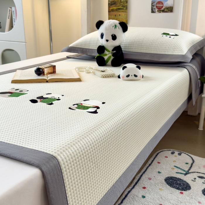 91家纺网 家纺一手货源 找家纺 眠多宝 2025新款凉豆豆学生宿舍用床席床笠可水洗凉席 床席床笠--床席款（绣花款） 熊猫噗噗-奶白