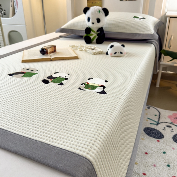 91家纺网 家纺一手货源 找家纺 眠多宝 2025新款凉豆豆学生宿舍用床席床笠可水洗凉席 床席床笠--床席款（绣花款） 熊猫噗噗-奶白