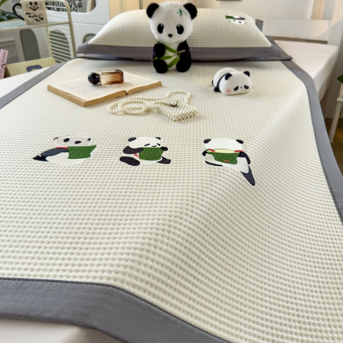 91家纺网 家纺一手货源 找家纺 眠多宝 2025新款凉豆豆学生宿舍用床席床笠可水洗凉席 床席床笠--床席款（绣花款） 熊猫噗噗-奶白