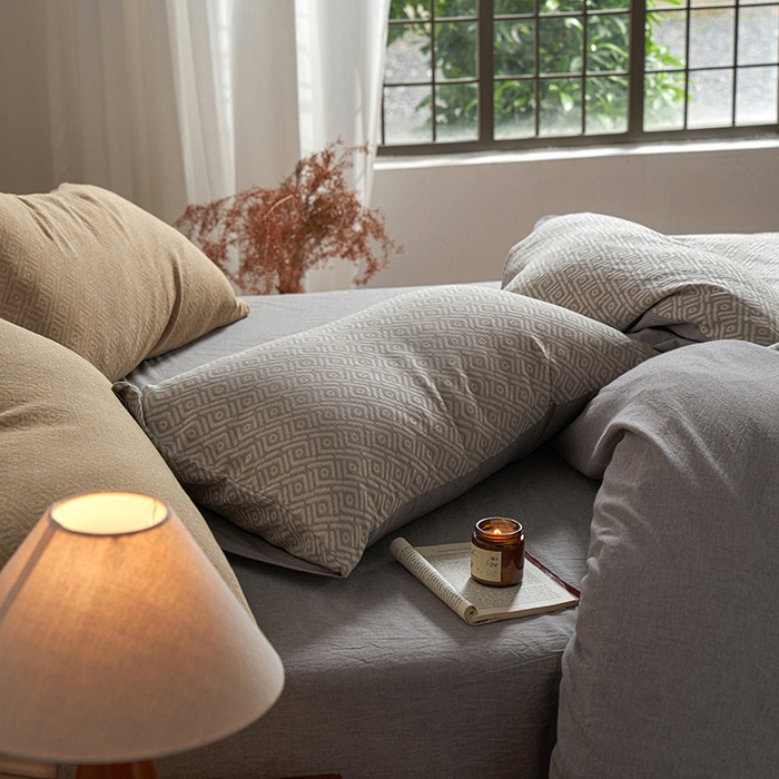 91家纺网 家纺一手货源 找家纺 三朵家纺 2025新款全棉纯棉水洗棉色织提花四件套 眉景-灰