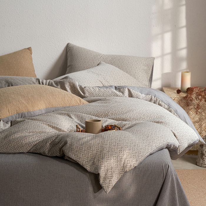 91家纺网 家纺一手货源 找家纺 三朵家纺 2025新款全棉纯棉水洗棉色织提花四件套 眉景-灰