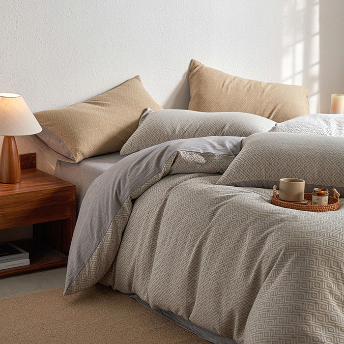 91家纺网 家纺一手货源 找家纺 三朵家纺 2025新款全棉纯棉水洗棉色织提花四件套 眉景-灰