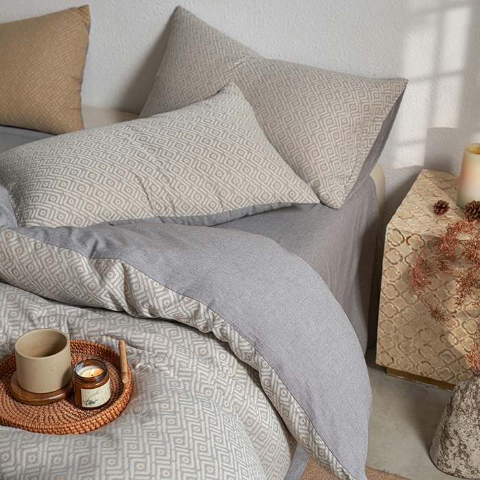 91家纺网 家纺一手货源 找家纺 三朵家纺 2025新款全棉纯棉水洗棉色织提花四件套 眉景-灰