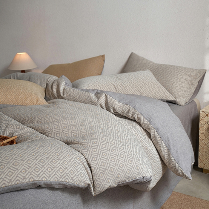 91家纺网 家纺一手货源 找家纺 三朵家纺 2025新款全棉纯棉水洗棉色织提花四件套 眉景-灰