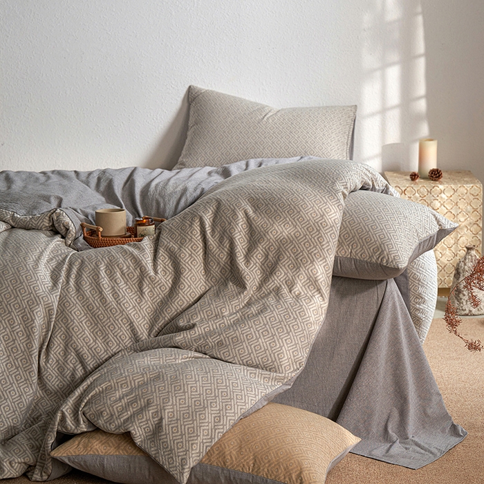 91家纺网 家纺一手货源 找家纺 三朵家纺 2025新款全棉纯棉水洗棉色织提花四件套 眉景-灰