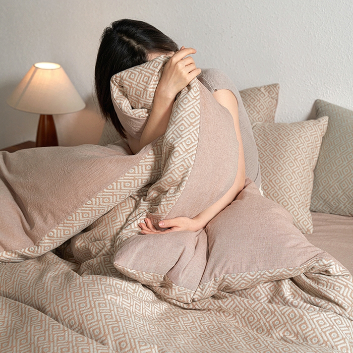 91家纺网 家纺一手货源 找家纺 三朵家纺 2025新款全棉纯棉水洗棉色织提花四件套 眉景-卡其