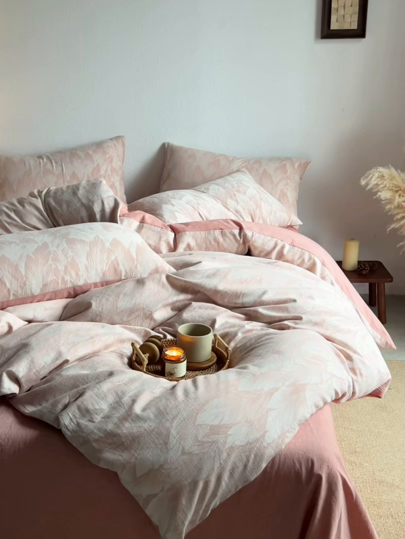 91家纺网 家纺一手货源 找家纺 三朵家纺 2025新款全棉纯棉水洗棉色织提花四件套 叶时光