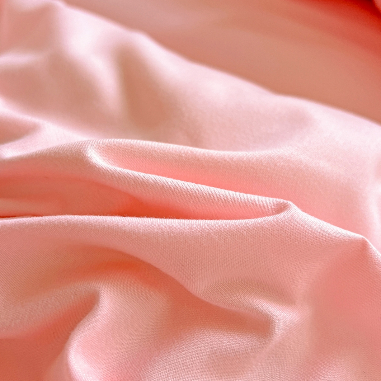 91家纺网 家纺一手货源 找家纺 雨菲家纺 2025新款学生季水洗棉毛巾绣花荷叶花边三件套四件套床单床笠款 开心狗粉