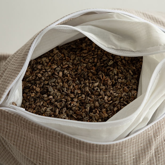 91家纺网 家纺一手货源 找家纺 萌番宝 2025新款A类水洗棉全棉三角方格二合一组合荞麦枕头草本清香荞麦腰枕 灰色三角46*16+方枕46*28