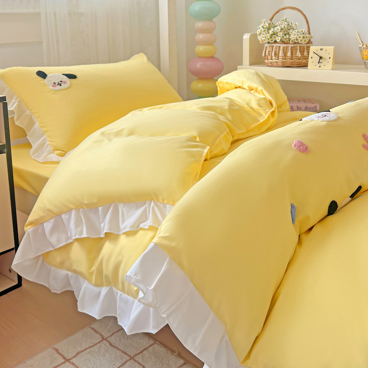 91家纺网 家纺一手货源 找家纺 雨菲家纺 2025新款学生季水洗棉毛巾绣花荷叶花边三件套四件套床单床笠款 开心狗黄