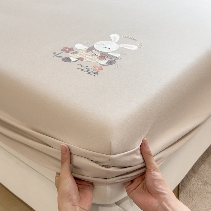 91家纺网 家纺一手货源 找家纺 米菲 2025新款高密针织棉印花床笠-梦幻 梦幻--卡其色